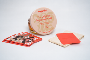 Big Doh Kit: a tub of The Original Sugaring Paste (Firm) with a coral applicator, a cotton cloth strip and illustrated instruction cards